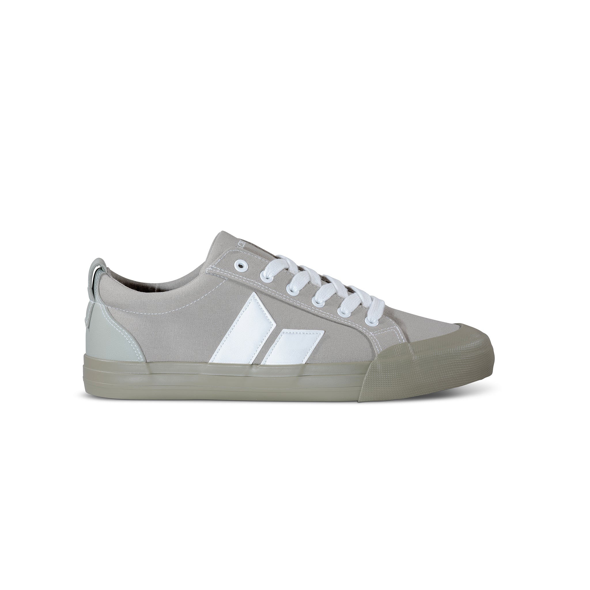 Macbeth 2024 white shoes