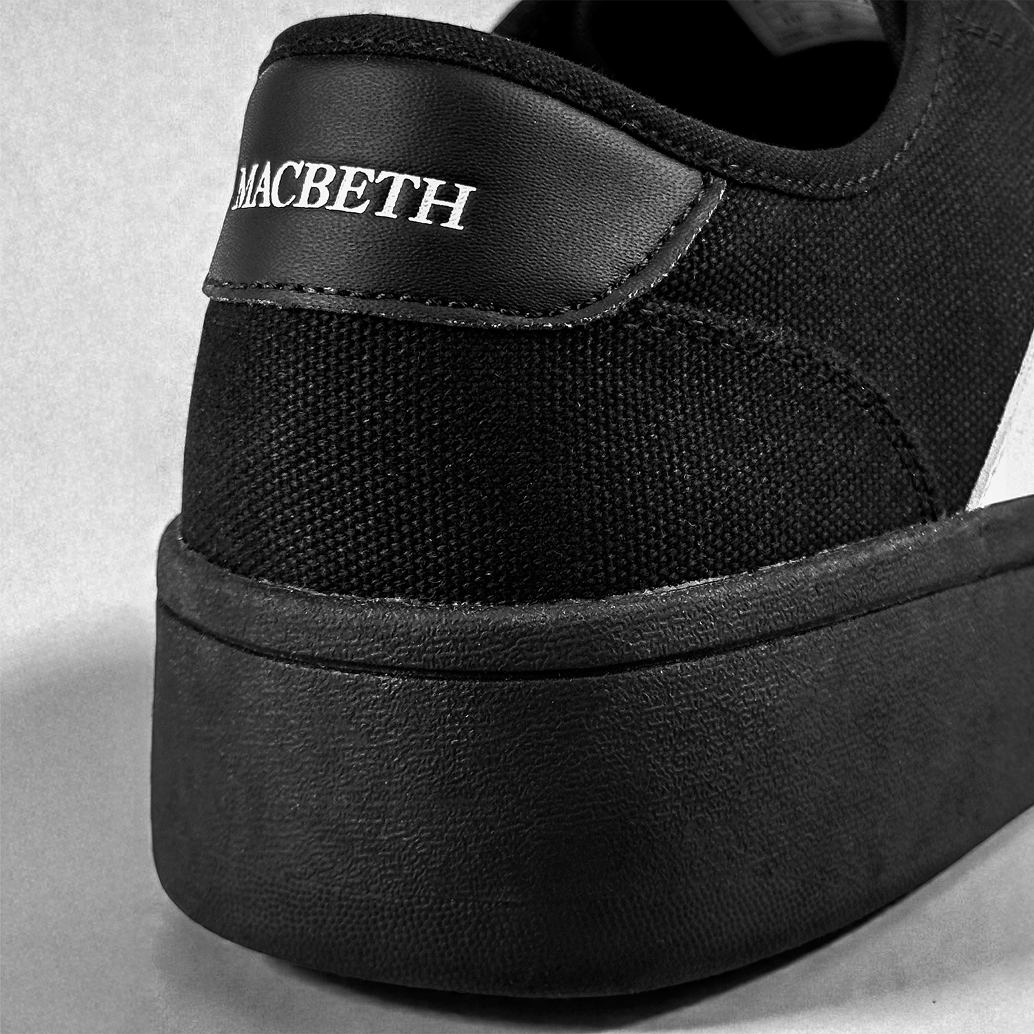 Macbeth Hiatus Black