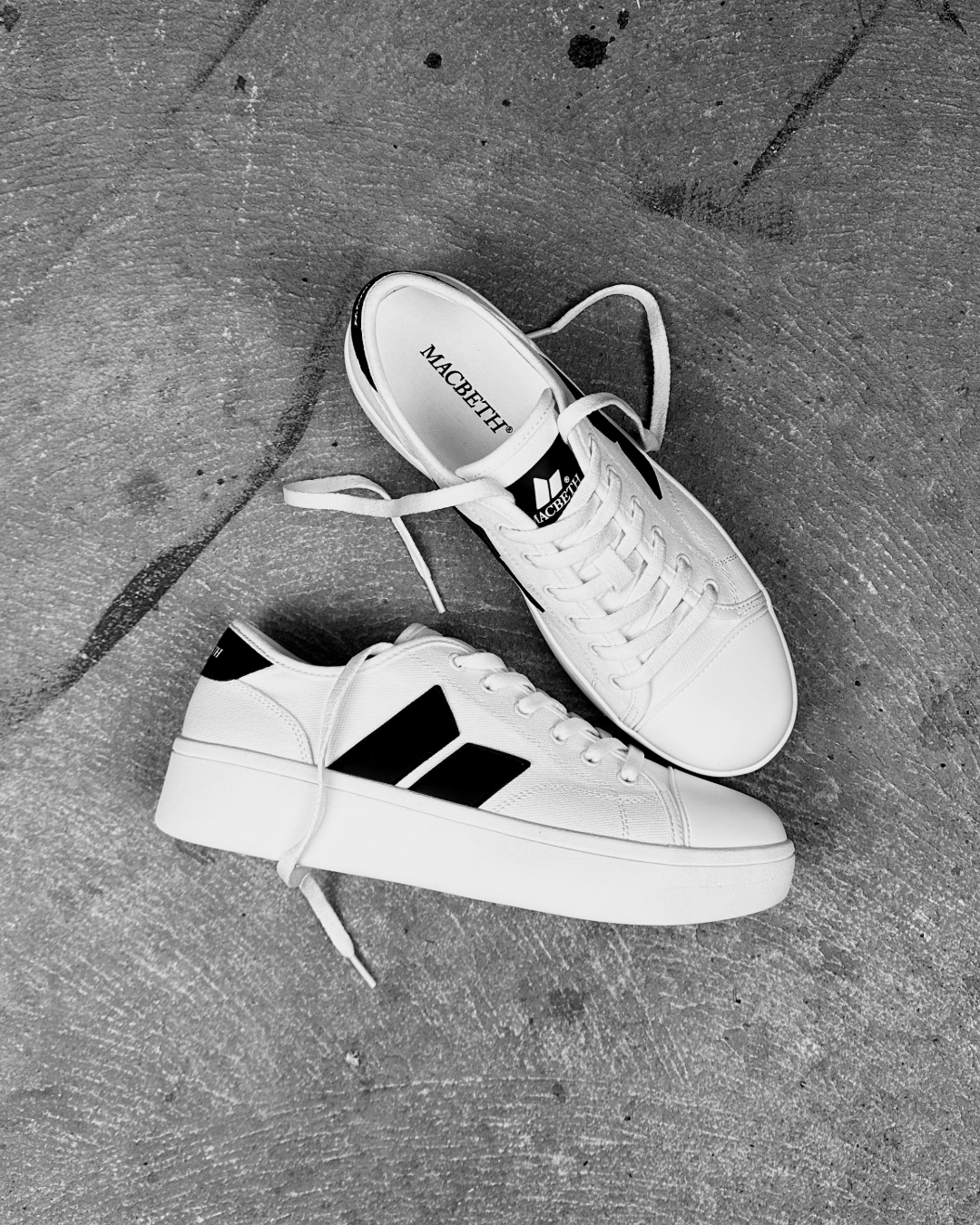 Hiatus White version on concrete ground