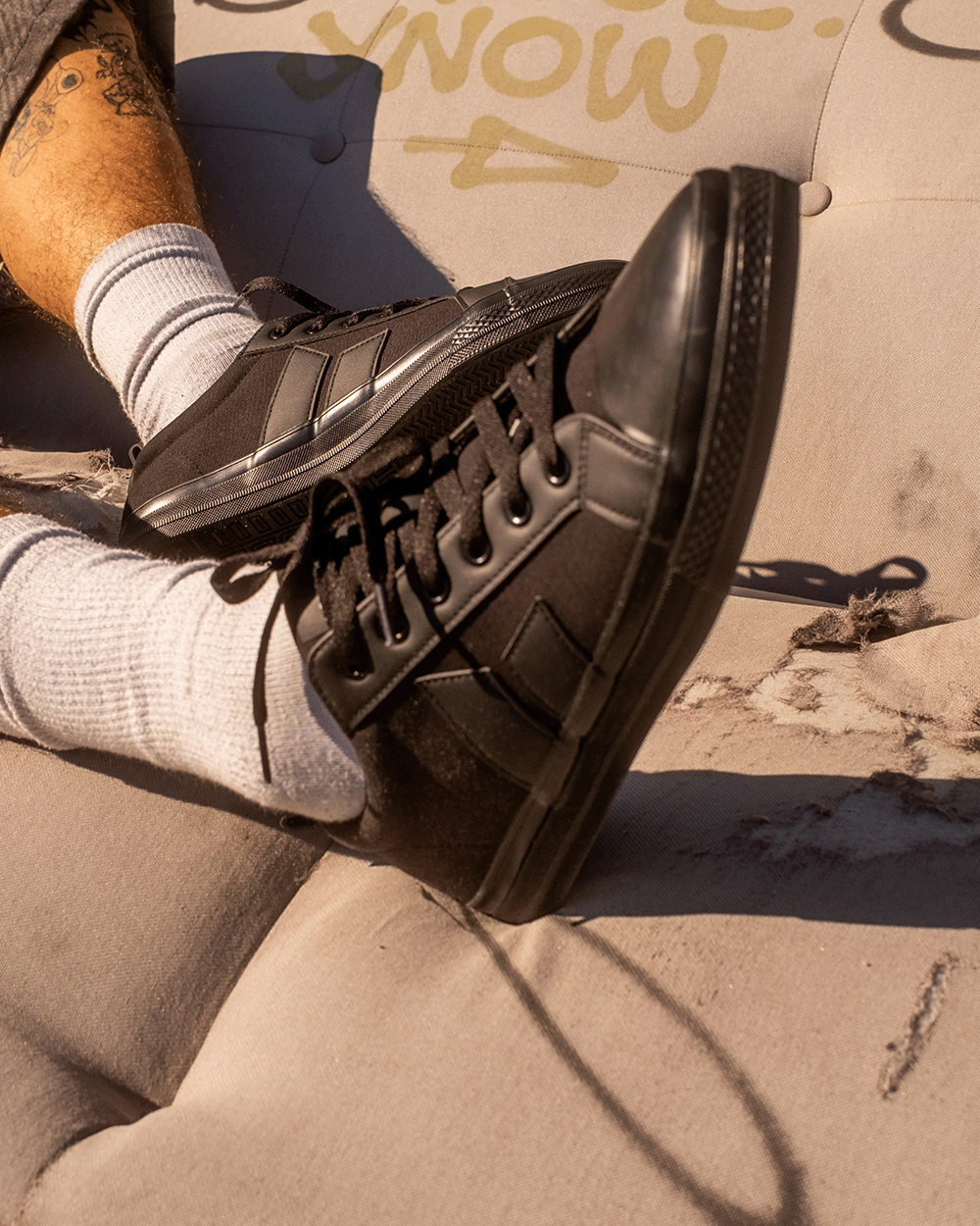 Macbeth Anthem Black